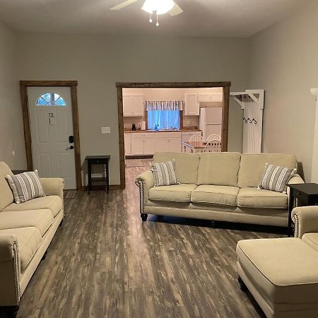 Modern Farmhouse 3 Bed, 2 Bath Apartment, Sleeps 7, Lots Of Space, Steps To Downtown, Honeywell & Eagles Theater Wabash Bagian luar foto