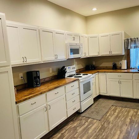 Modern Farmhouse 3 Bed, 2 Bath Apartment, Sleeps 7, Lots Of Space, Steps To Downtown, Honeywell & Eagles Theater Wabash Bagian luar foto