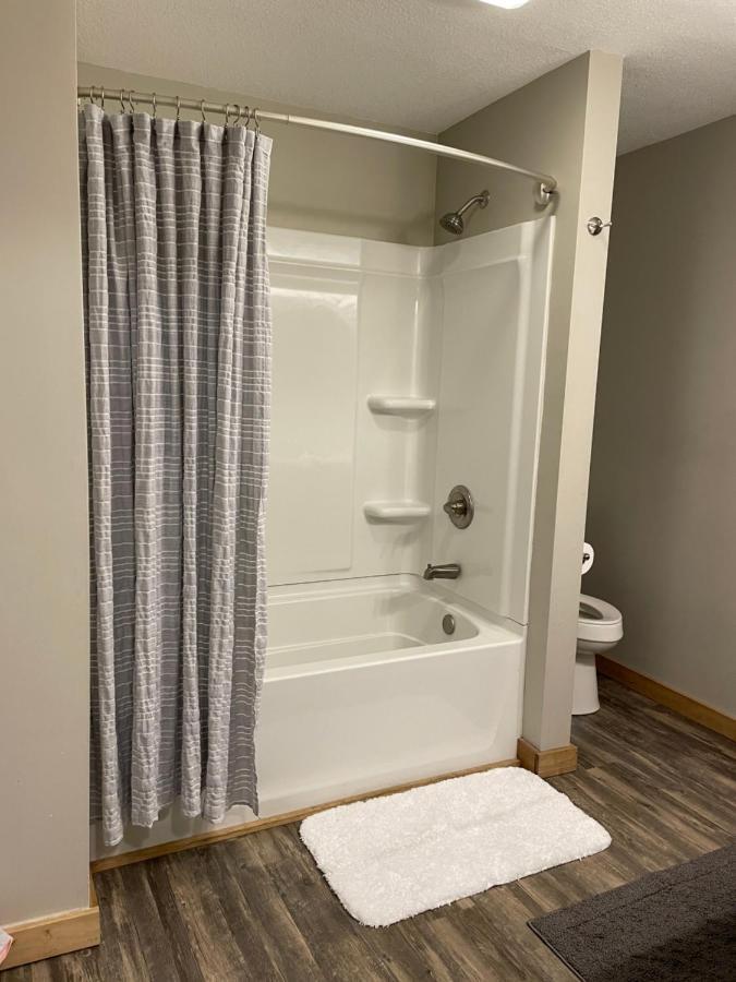 Modern Farmhouse 3 Bed, 2 Bath Apartment, Sleeps 7, Lots Of Space, Steps To Downtown, Honeywell & Eagles Theater Wabash Bagian luar foto