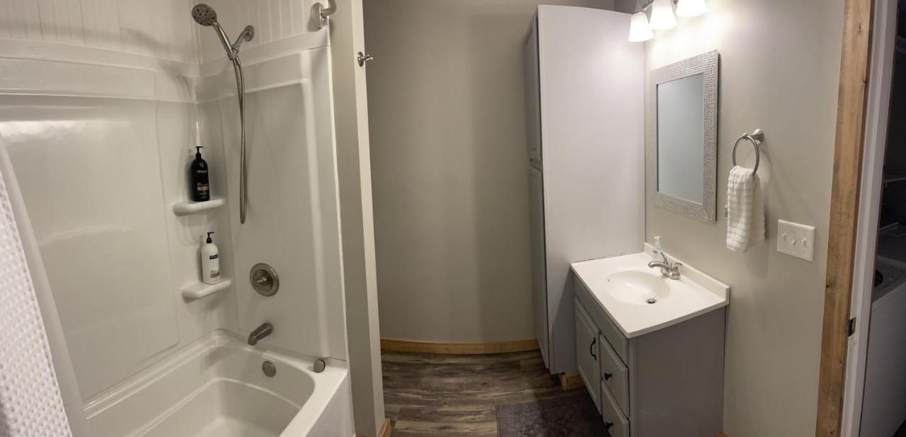 Modern Farmhouse 3 Bed, 2 Bath Apartment, Sleeps 7, Lots Of Space, Steps To Downtown, Honeywell & Eagles Theater Wabash Bagian luar foto