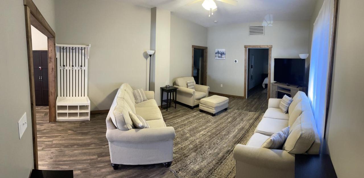 Modern Farmhouse 3 Bed, 2 Bath Apartment, Sleeps 7, Lots Of Space, Steps To Downtown, Honeywell & Eagles Theater Wabash Bagian luar foto
